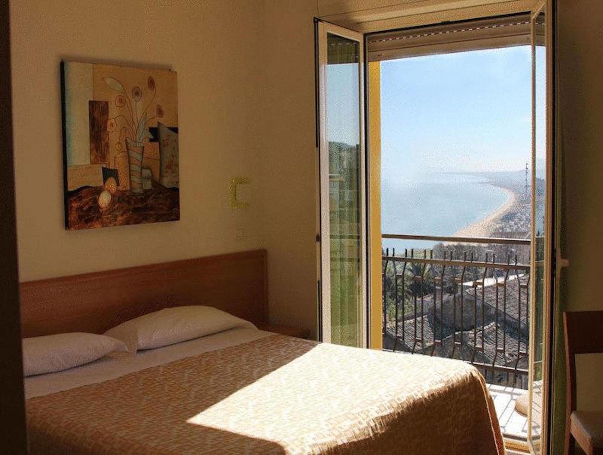 Hotel Dei Sette Vasto Bagian luar foto